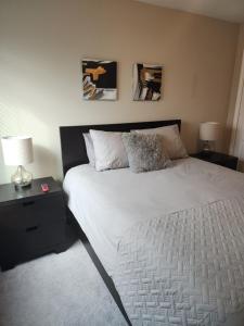 Relaxing Modern 3 BR Home - Queen Bd - North JAX