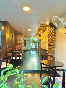 SAM Homestay and Cafés