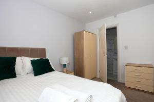 New England House Studios Near City Centre!