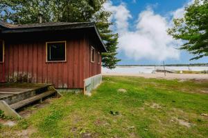 3-Bedroom Cottage #10 - Sand Bay