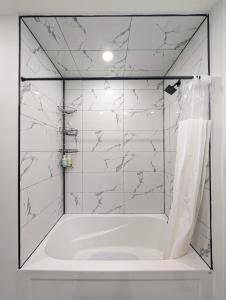 Hamilton Ontario 2 BR Wi-Fi Workspaces Near Ottawa