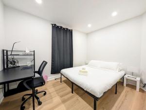 Hamilton Ontario 2 BR Wi-Fi Workspaces Near Ottawa