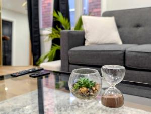 Hamilton Ontario 2 BR Wi-Fi Workspaces Near Ottawa