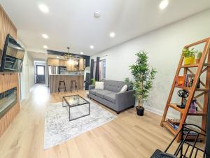Hamilton Ontario 2 BR Wi-Fi Workspaces Near Ottawa