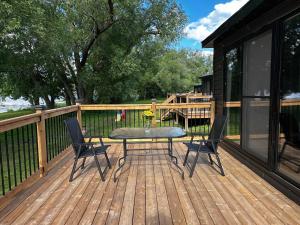2-bedroom Lake Front Cottage in Harwood ON #1
