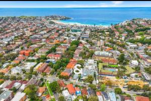 Large Family Bondi Home - close to beach & shops
