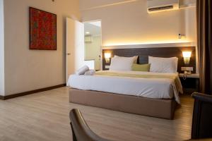 Somerset Hotel