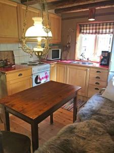 VGO674-Kalv-Yttre-Backa-4