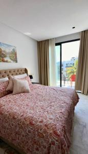 B-Living Oasis - Sunny 1BR, Palm Views, Balcony