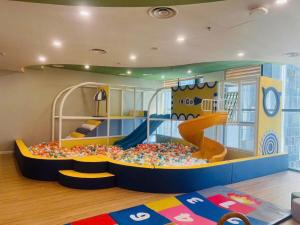 Chic Boho 3BR Retreat Lakefront View