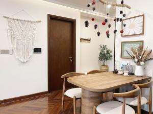 Chic Boho 3BR Retreat Lakefront View