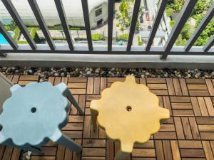 Unique and Quiet Studio Unit in Mandaluyong or Makati with Fast WiFi & Best City View