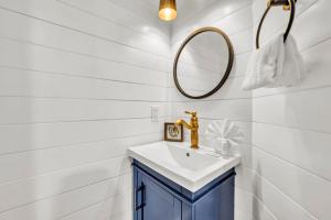 Destin Harbor Haven canal views, sleeps 8, pet friendly, near beach