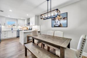 Destin Harbor Haven canal views, sleeps 8, pet friendly, near beach