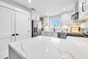 Destin Harbor Haven canal views, sleeps 8, pet friendly, near beach