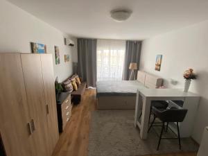 Royal Palm Studio with Seaview