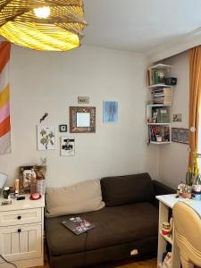 Beccas double bedroom alongside Metrobank Makati