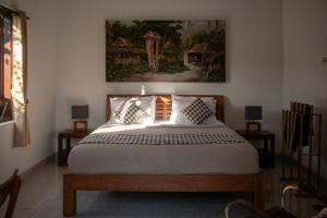 Mantos Place - Canggu 3BR with Workspace & Garden