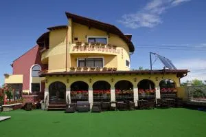 诺杜露维拉星队旅馆 - Geoagiu de Sus