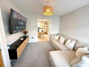 Modern 2 Bed Home in Coventry with EV charger