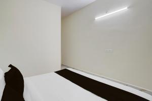 SPOT ON Hotel Royal Inn Babupet Railroad Station