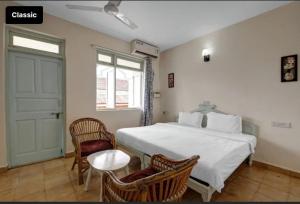 Goa Log Inn 500 m from Calangute beach