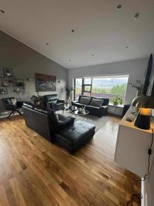 Charming Private Home with Hot Tub and Esja Mountain View