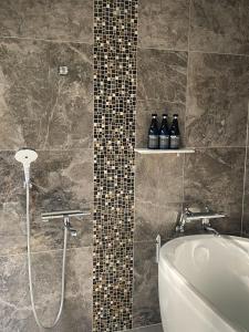 Bella Vista-Luxurious Hilltop Penthouse with Ocean View