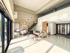 Bella Vista-Luxurious Hilltop Penthouse with Ocean View