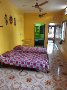 Temple View Non AC and No Car Parking Guest House Near Kamatchi Amman Temple Guest Check in Time 9PM and Check out 9AM ONLY 12 HOURS