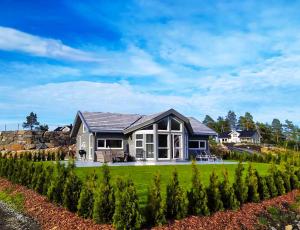 Stylish Cabin Experience In Beautiful Surroundings