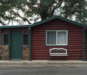 King Deluxe - Pet Friendly room in Z Bar Motel