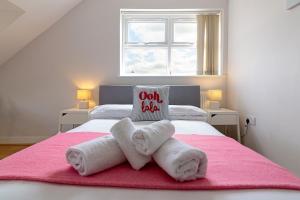 2nd Floor Town Centre Apt with FREE Parking