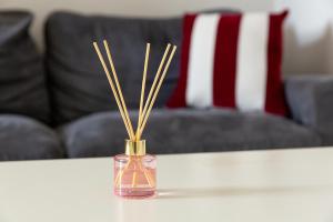 2nd Floor Town Centre Apt with FREE Parking