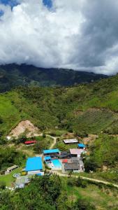 La Esmeralda Entre las Montañas