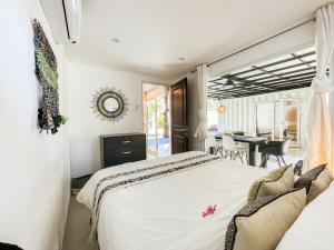 Tropical 2BR Escape & Walk to Selong Belanak Beach