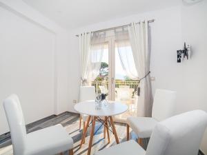 One Bedroom Apartment with Sea and Pool View room in Sea Point Apart hotel Tivat