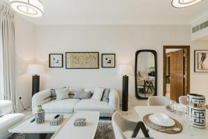 RH-Luxury 1BR Apt in Al Habtoor City with beautiful Canal View