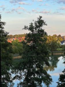 4 rooms Apartment with Lakeview, near VW & PowerCo &peaceful