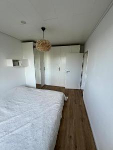 4 rooms Apartment with Lakeview, near VW & PowerCo &peaceful