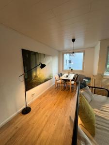 4 rooms Apartment with Lakeview, near VW & PowerCo &peaceful