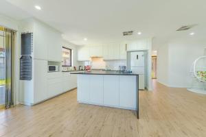 Bright Airy Retreat with Garden