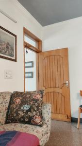 Black Orchid Premium apartment 3Bhk with breakfast and service