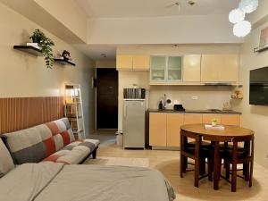 Studio in Eastwood City with Free Pool, Parking & Netflix