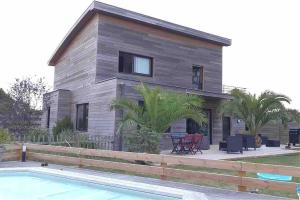 Belle Maison bois avec piscine proche de la plage
