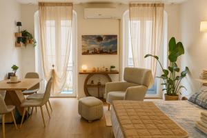 TIMELESS HOME Deluxe Smart Cinema Suite with Netflix & Disney