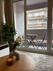 Lescale direct access to train station ideal location