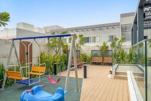 FIRST CLASS Studio Minimalist Chic Retreat