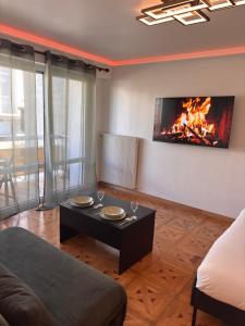 La Suite - tram access and private parking