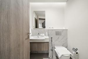 FIRST CLASS 1BR Majestic Marina Views